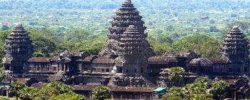 Tourists are enjoying Mysterious Angkor - TL802